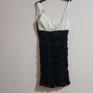 Black & White One-Shoulder Strap Dress [City Triangles] [Size M]